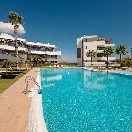 Luxurious 2 Bedroom Close To The In Apartment *