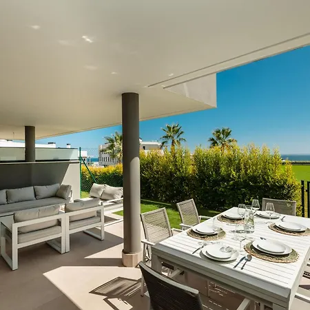 Luxurious 2 Bedroom Close To The In Apartment *